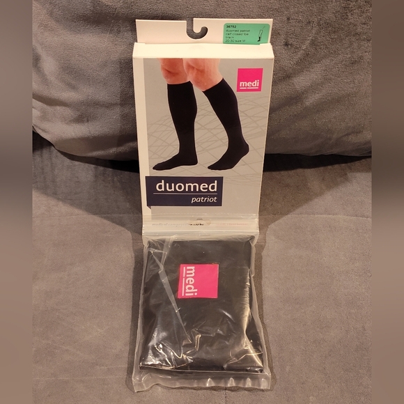NEW DUOMED PATRIOT BLACK MEDICAL COMPRESSION STOCKING 20-30mmHg SIZE MEDIUM - Picture 2 of 9